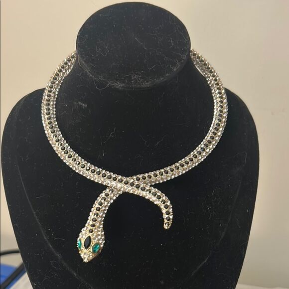 Elegant Snake Design Necklace with Green Accents - Picture 1 of 4